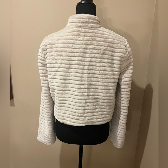 Betsey Johnson Faux Mink Fur Ivory White Short Cropped Jacket, Size Small - Picture 4 of 10